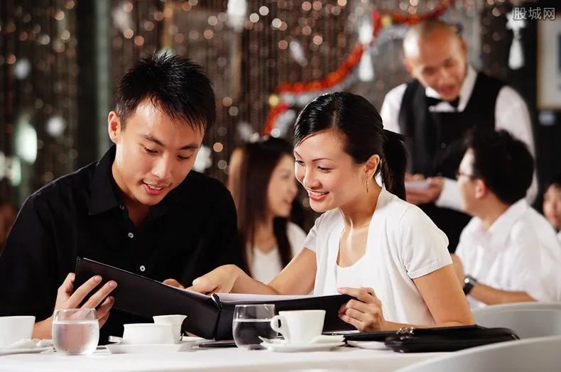 纽约将全年实行户外用餐计划 对于经济复苏非常重要