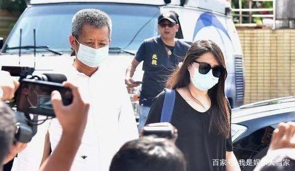 黄鸿升遗照与普通人的遗照有何不同？