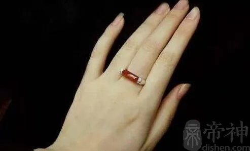 孔雀眼指纹代表什么呢 哪些指纹会有好运