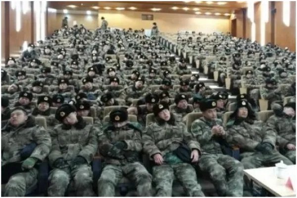 子弟兵心疼照刷屏 一张照片让网友看了心疼