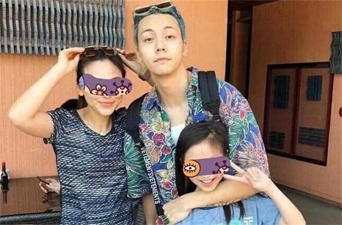 陈伟霆的家世怎么样 陈伟霆带家人度假被偶遇
