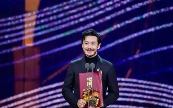 黄晓明获金鸡奖最佳男主角，说说他这些年经历了哪些大起大落？