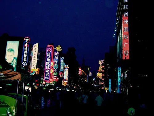 霓虹灯效果图欣赏 霓虹灯照亮整个城市