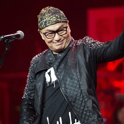 毕夏和钟伟强接吻图片曝光 亲密情似父女