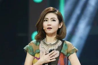 任家萱宣传电影聊八卦,自曝带男友见前夫,她的情商是不是有点“低”了?