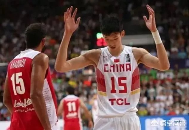 7.7日夏季联赛周琦10分5篮板与状元艾顿10分7篮板，周琦和艾顿对比表现怎么样？