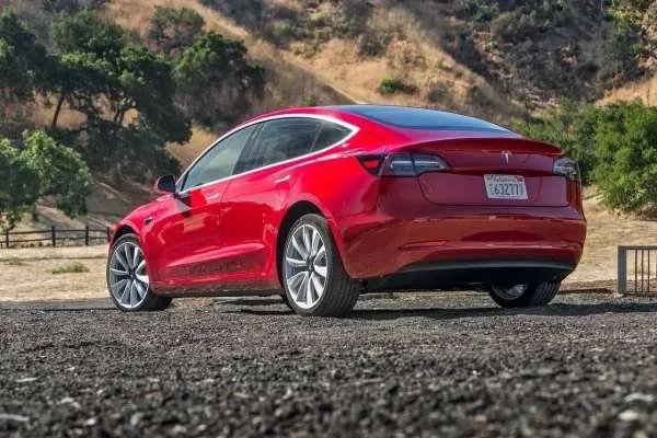 拼多多回应特斯拉拒交车,拼多多和特拉斯之间这次你站谁?