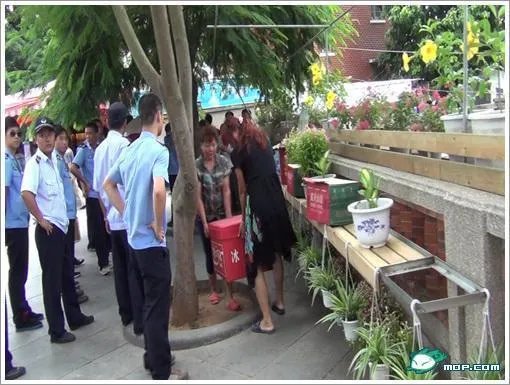 鼓浪屿一女子舌战城管：有种去保护钓鱼岛！