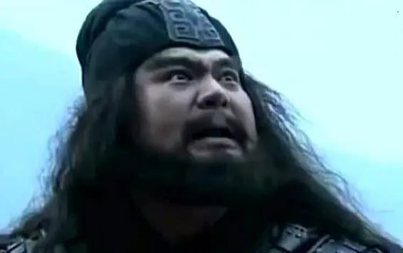 三英战吕布时，张飞第一个冲上去是因为哪三个原因？