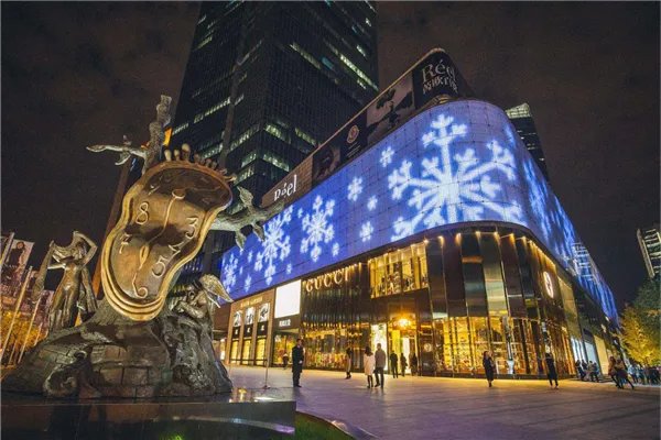 上海十大奢侈品购物圣地 中服免税上榜 恒隆广场登顶