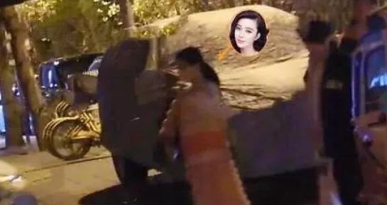 范冰冰冯小刚聚餐被拍，就餐后双方各自低调离开