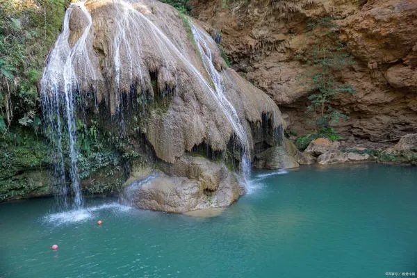 翻山排队取灵水是什么，灵水真的能治病吗?