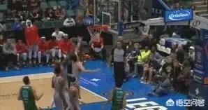 周琦发展联盟再次受伤场面惨烈,网友高呼“回来吧”,你怎么看?