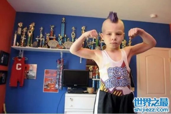 8岁的摔跤神童斯蒂夫·波林，已签约世界级格斗联赛 