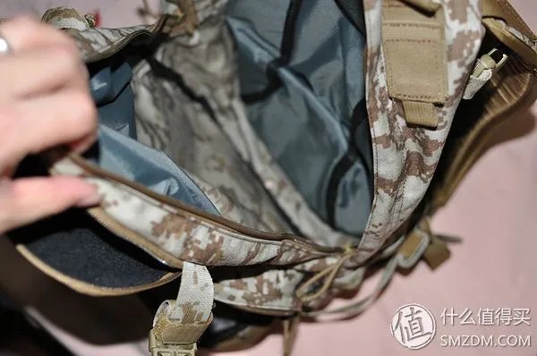 我去年买了个登山包，超耐磨——晒 Camelbak  驼峰 H.A.W.G. 500 登山包