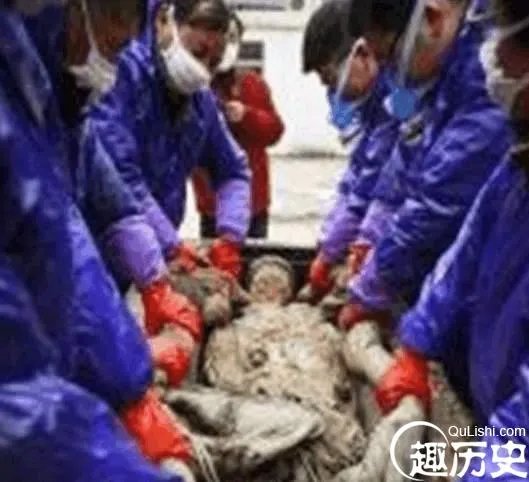 千年古墓竟挖出女活人? 汉代女尸不腐之谜!