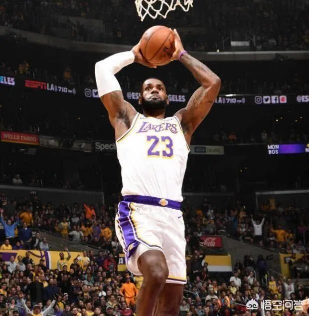 湖人10连胜被终结之后,东契奇主动走向湖人替补席,老詹却转身就走,你怎么看?