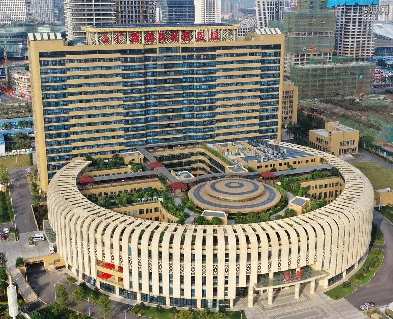 15亿大楼遭吐槽 占地300亩气势恢宏造型如马桶