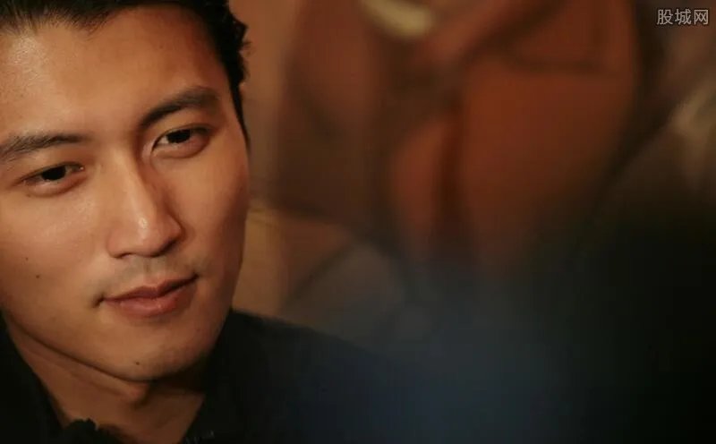 谢霆锋大方提王菲 一改常态难道好事近