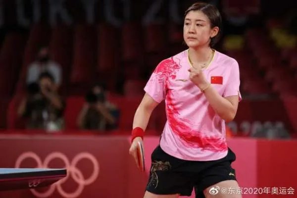 陈梦和黄晓明是什么关系？