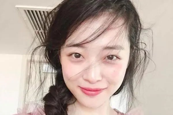 崔雪莉经历了哪些事件 和崔子吃做睡怎么回事