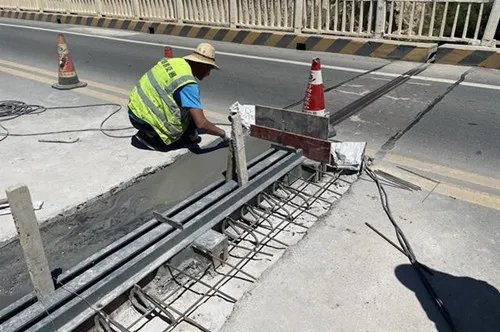 混凝土伸缩缝怎么处理