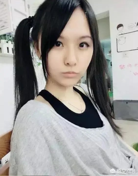 阿冷晒清秀旧照，斗鱼盛典真的只是意外吗？