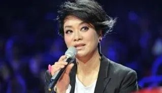 54岁毛阿敏现身现在是否已成贤妻良母?