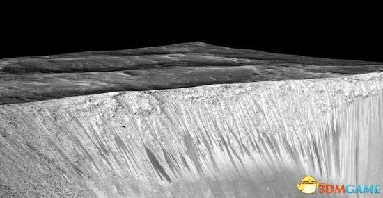 NASA宣布重大发现 正式确认火星地表有液态水存在