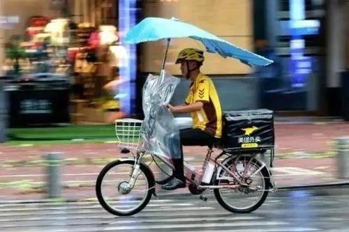 高校外卖堆积,外卖员称月入两三万,为何大家都不喜欢校内饭堂?