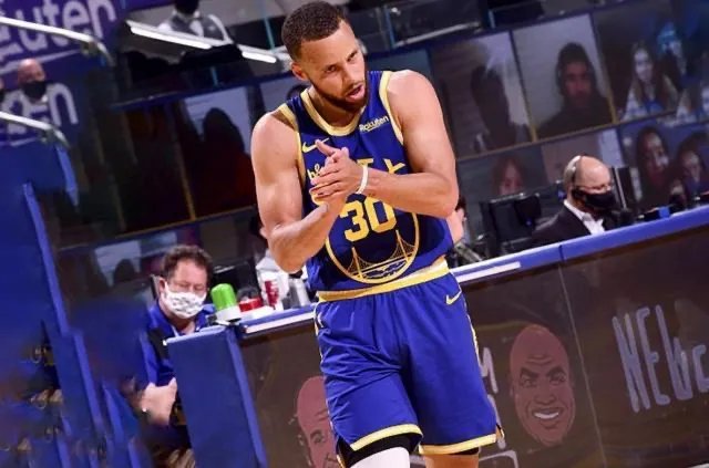 詹姆斯支持库里当选MVP，你觉得库里今年的表现如何？