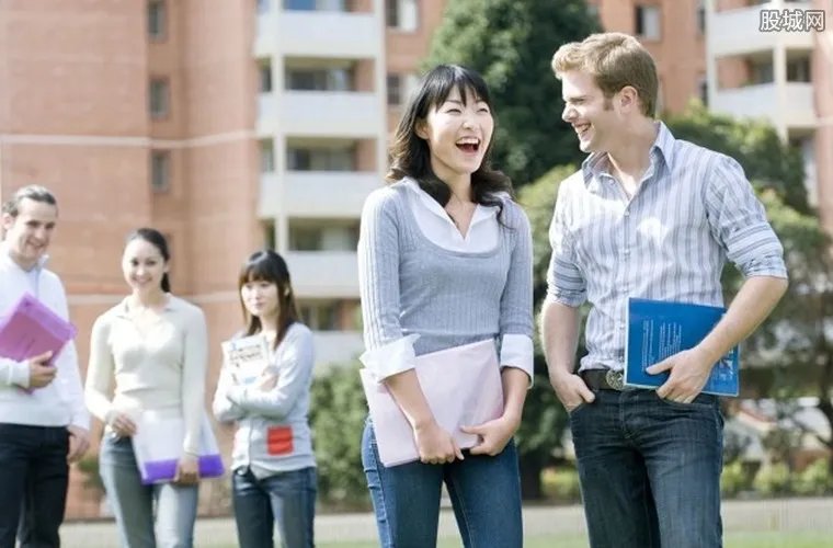 海归儿子啃老10年 海归学历为何找不到工作回家啃老