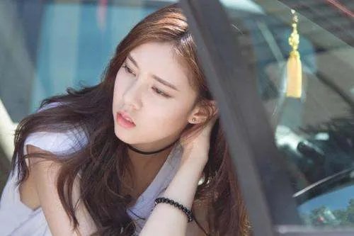 宋妍霏称我妈一个人坐飞机走了,究竟是发生了什么事?