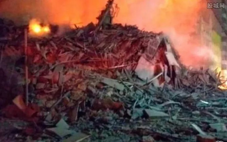 巴西大楼起火坍塌 26层高楼被大火吞没损失不计其数