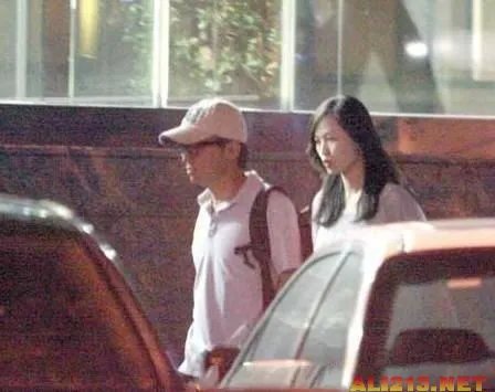 王宝强娇妻爱子近照曝光 囧人“傻根”最幸福