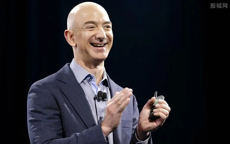 贝索斯身价创福布斯纪录 他持有亚马逊多少股份？