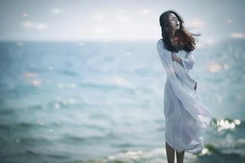 夏青霞顾子墨小说抖音完整版 将骨灰洒向大海阅读