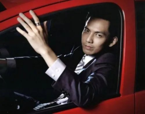 钟汉良罗珊珊上演浪漫都市爱情   大尺度吻戏床戏被删