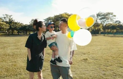 余文乐是如何宣布老婆怀二胎的？