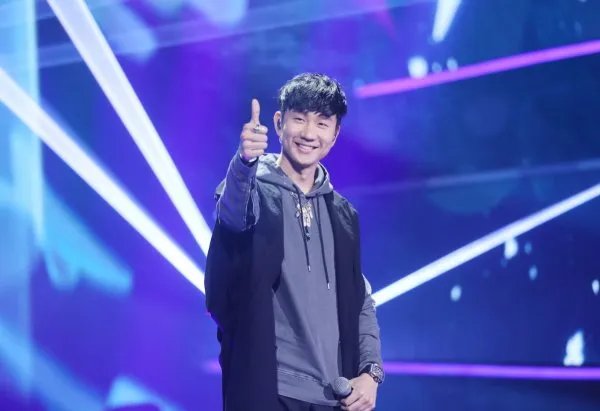 林俊杰演唱会中途呼吸困难,他身体有什么疾病吗?