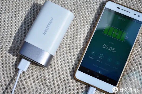将珍藏的视频带着走 海康威视 随身 NAS 蜂享 W100