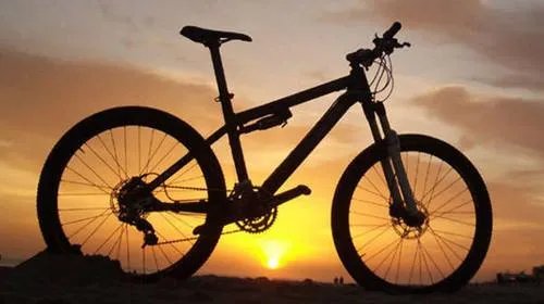 14岁少年24天骑行2200公里是由谁陪伴骑行?