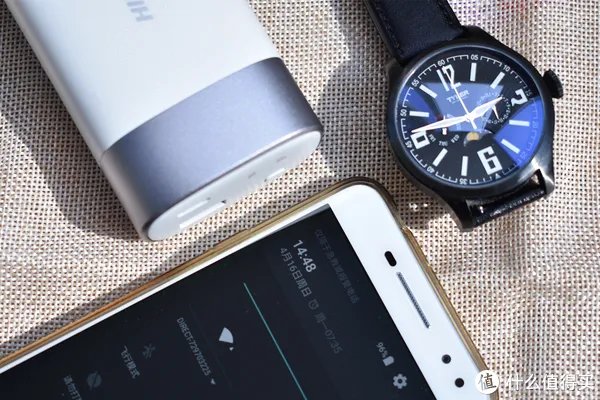 将珍藏的视频带着走 海康威视 随身 NAS 蜂享 W100
