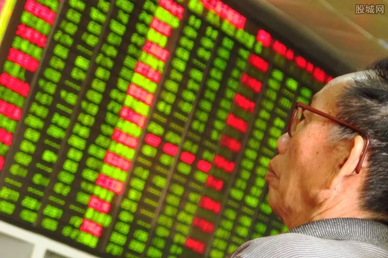 股市今天为何暴跌 今天A股下午暴跌原因是什么？