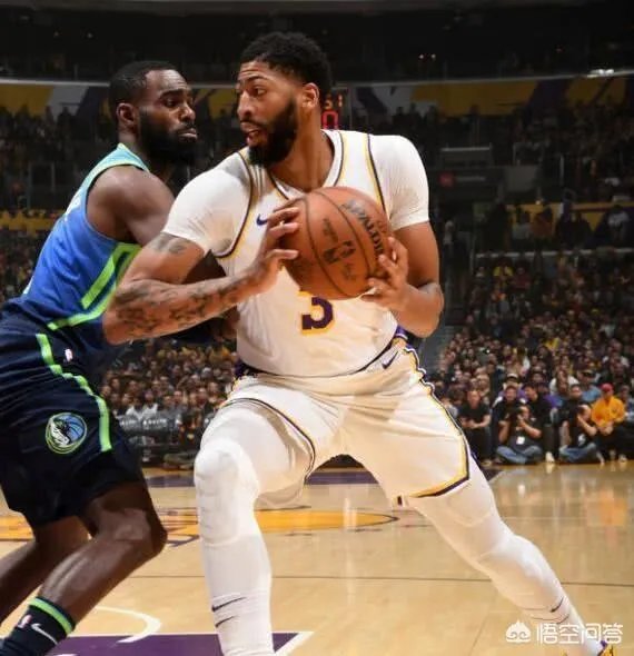 湖人10连胜被终结之后,东契奇主动走向湖人替补席,老詹却转身就走,你怎么看?