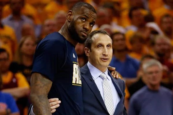 骑士逆转豪取13连胜,你怎么看?