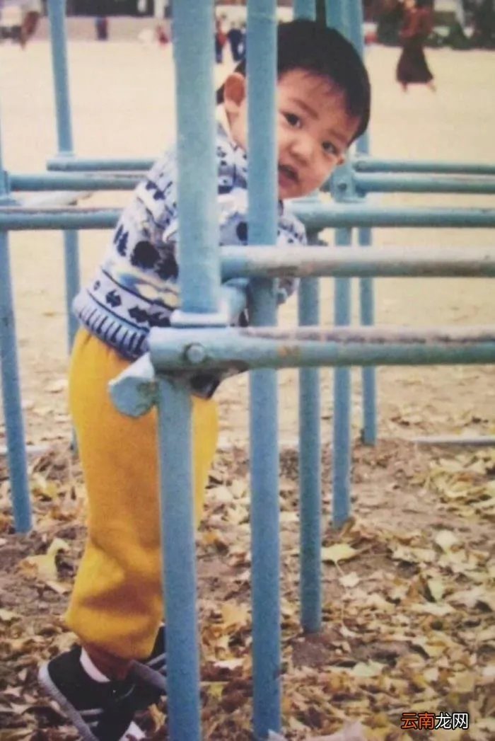 朴灿烈人生三个阶段 exo灿烈整容前照片