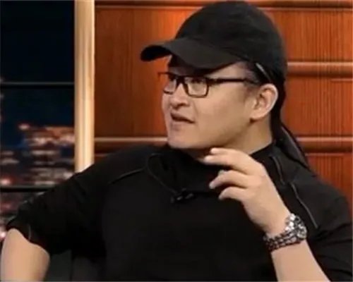 刘欢亮相锵锵三人行 炮轰好声音称基本失败