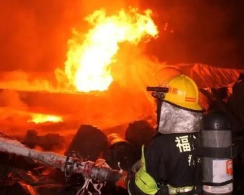 日本大阪大楼起火27人心肺功能停止，导致这起大火的原因是什么？