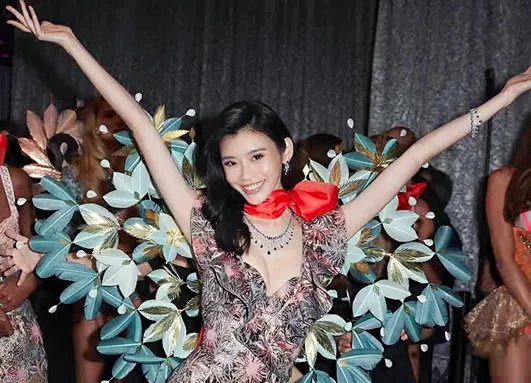 奚梦瑶为什么叫小明 奚梦瑶家境如何